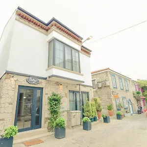 Sulty's Avlu Hotel Alaçatı